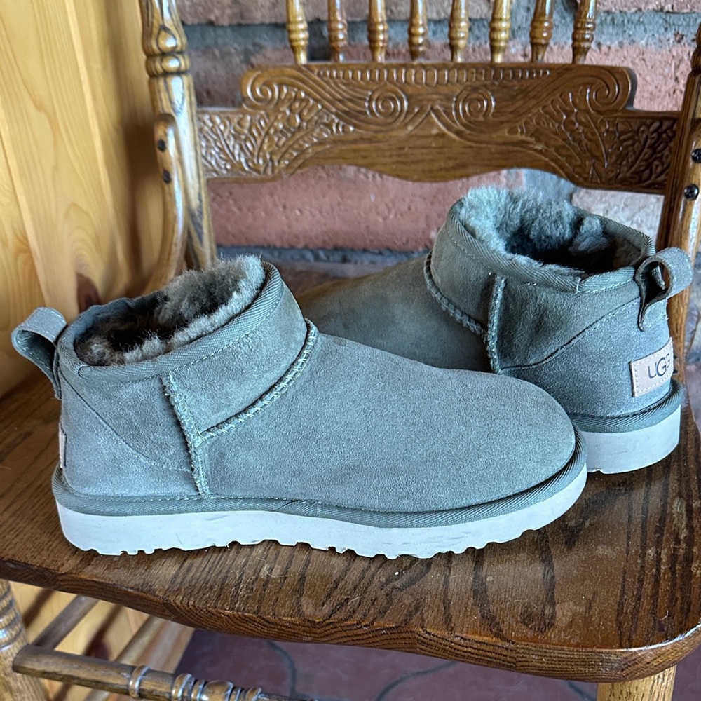 UGG classic ultra mini moss green Suede Boots size 7